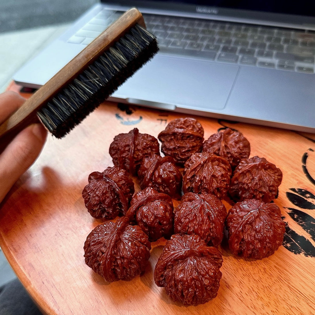 Wenwan walnut playing and brushing guide