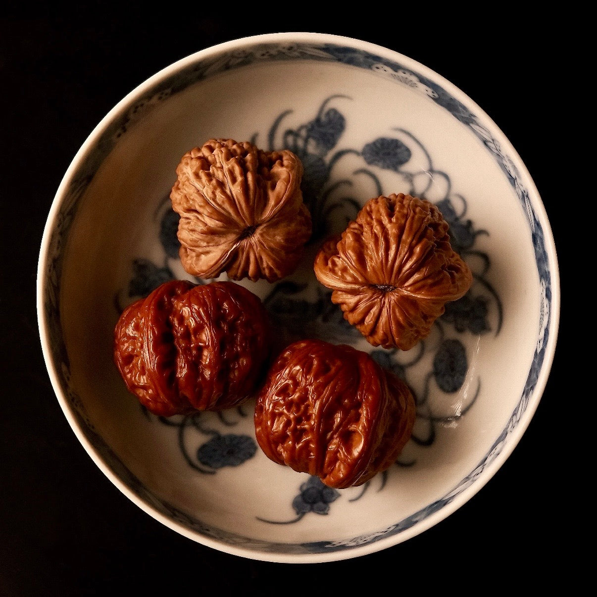 Seasonal Wenwan Walnut Care Guide: How to Prevent Cracking, Dryness, and Uneven Aging