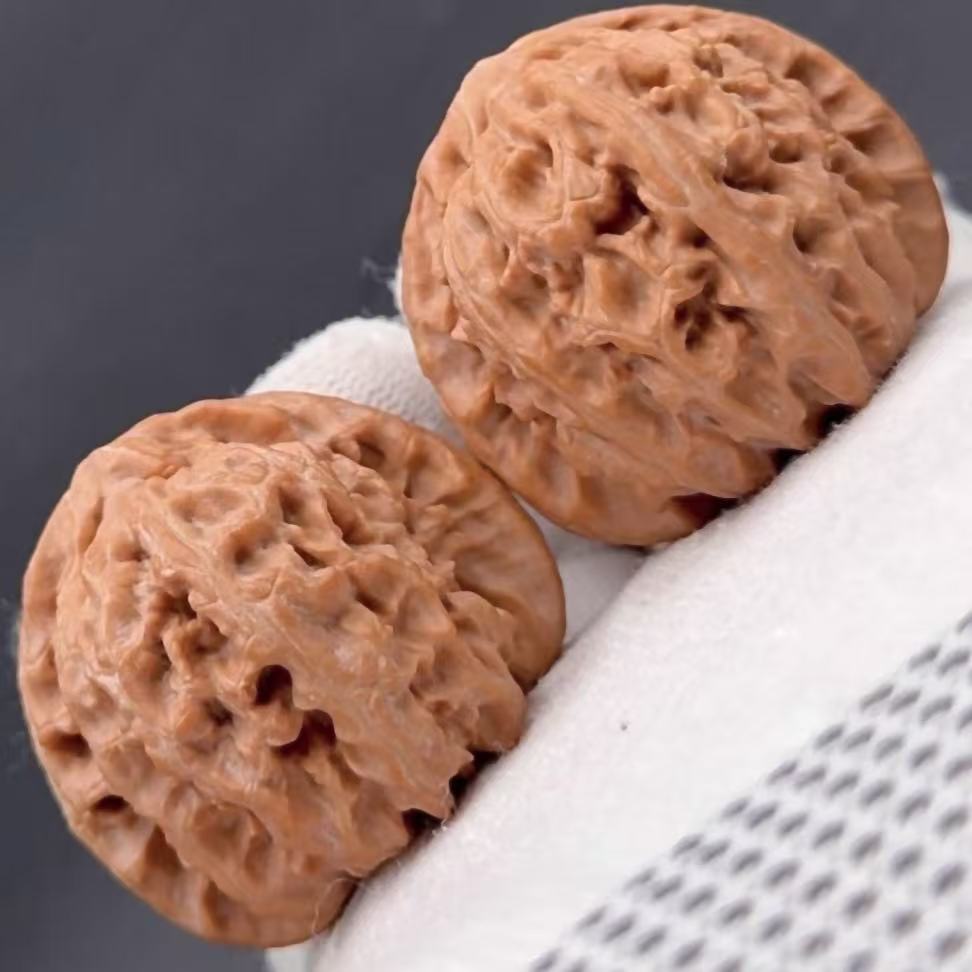 White Lion Wenwan walnut pair showing classic shape and ridges