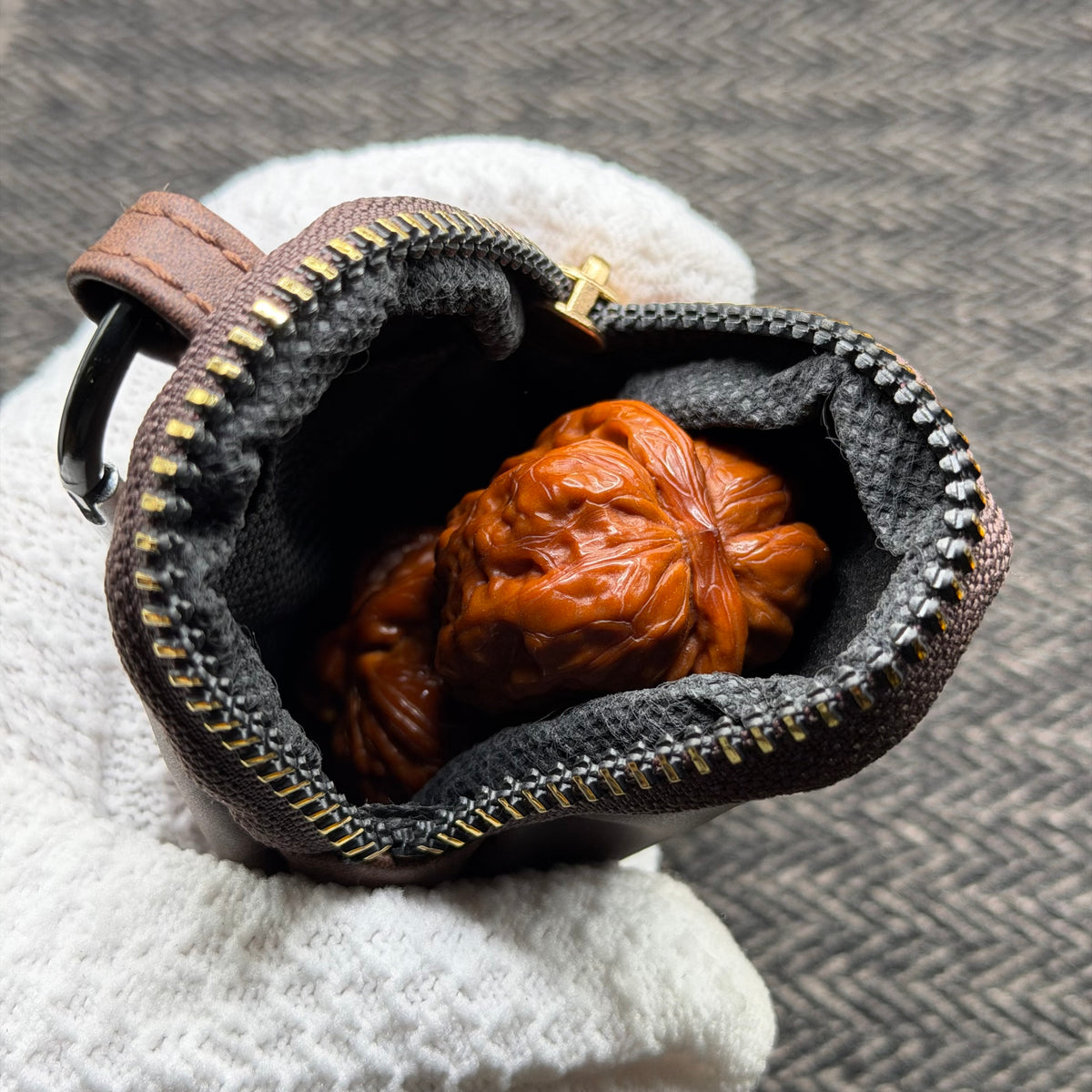 Leather Wenwan Walnut Carry Case (Random Color)