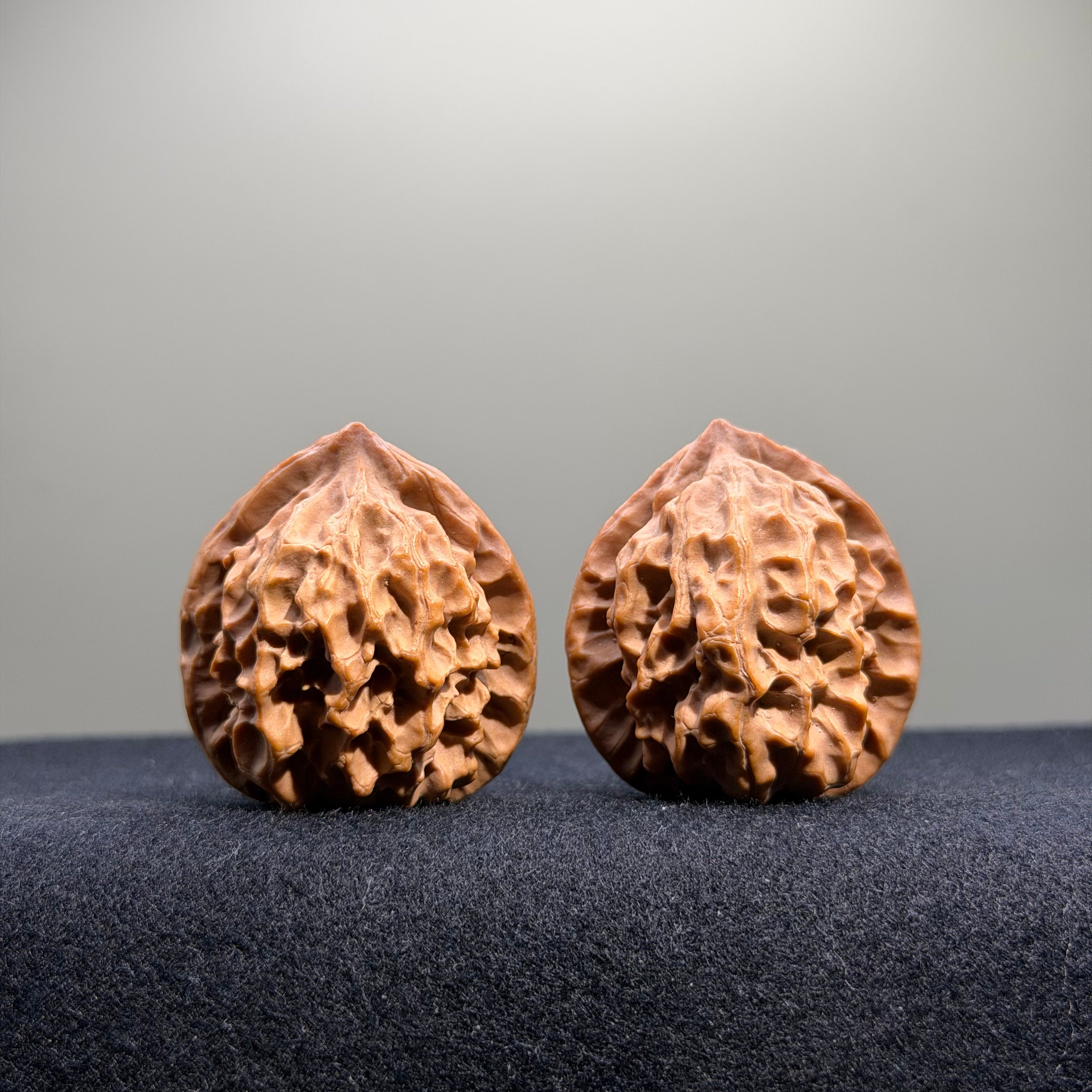 Dragon Scale Lion Head Wenwan Walnut · 34mm · Natural · Collector Ritual