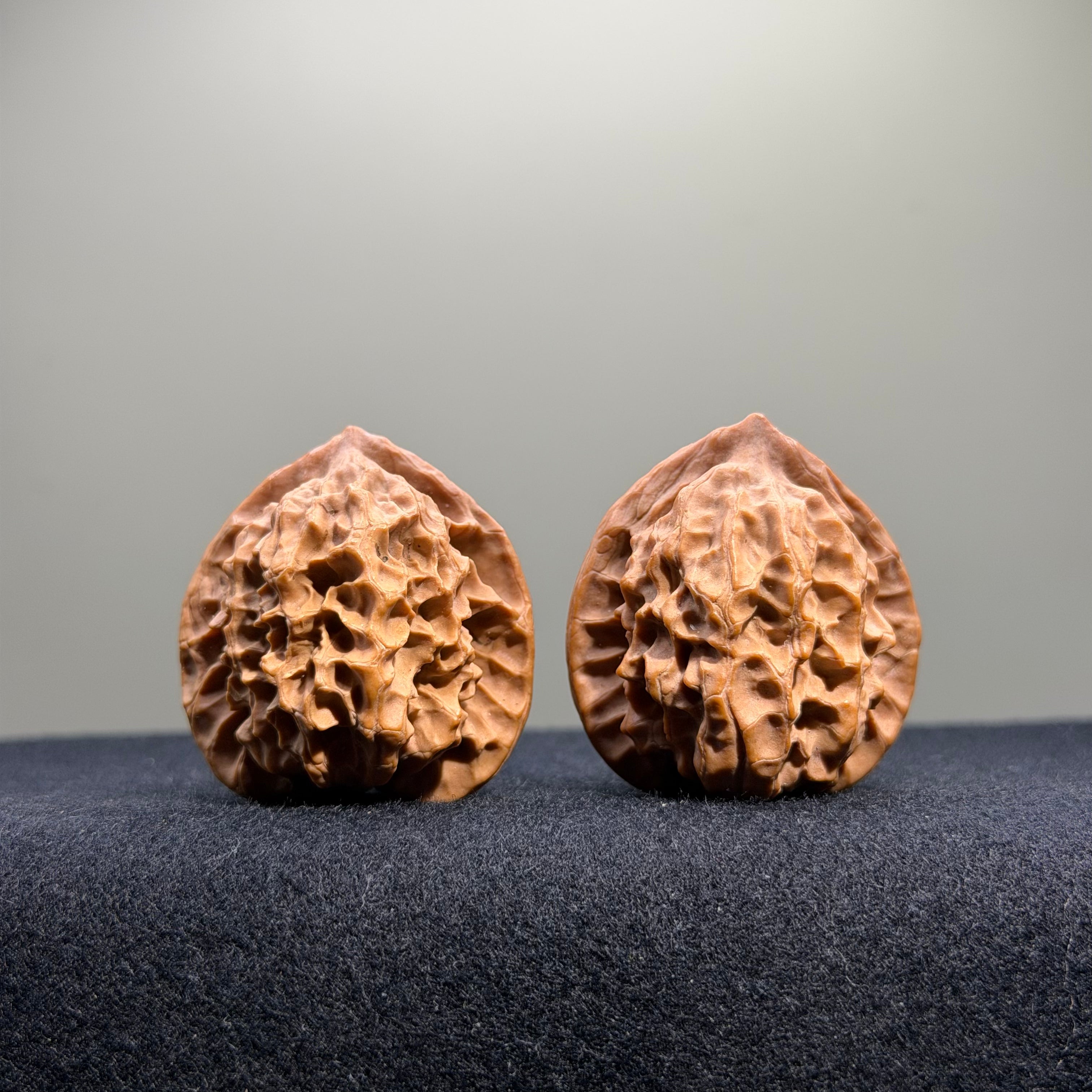 Dragon Scale Lion Head Wenwan Walnut · 34mm · Natural · Collector Ritual