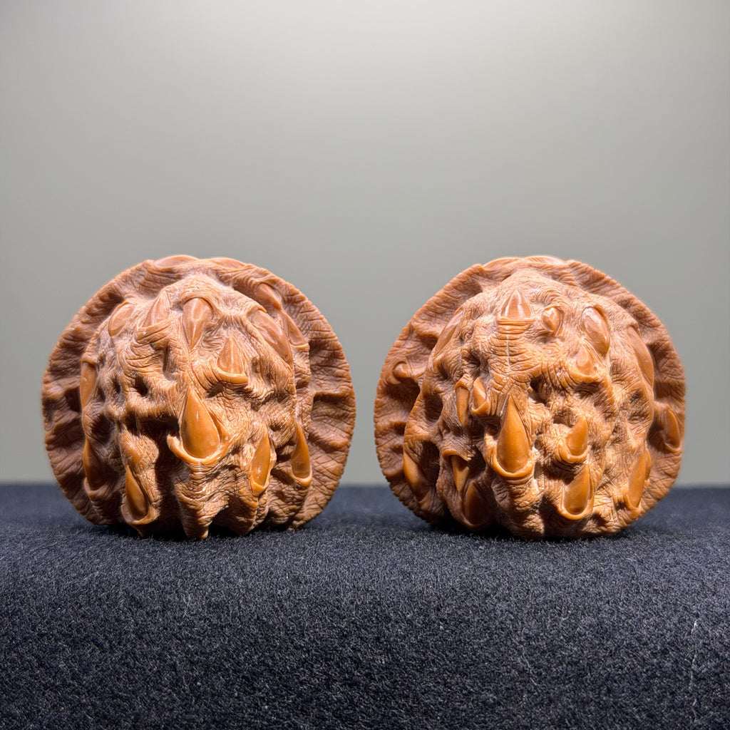 Dragon Claw Carved White Lion Wenwan Walnut · 42mm · Collector Ritual