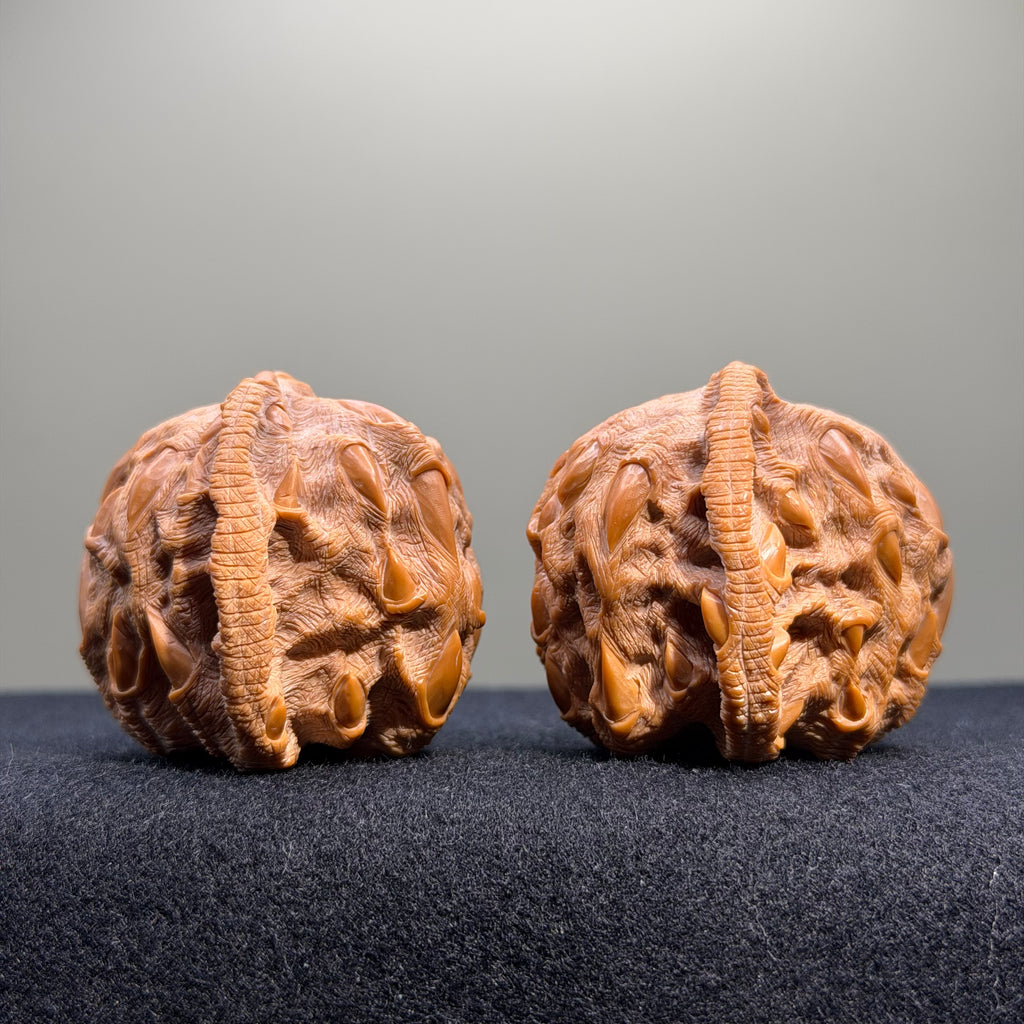 Dragon Claw Carved White Lion Wenwan Walnut · 42mm · Collector Ritual