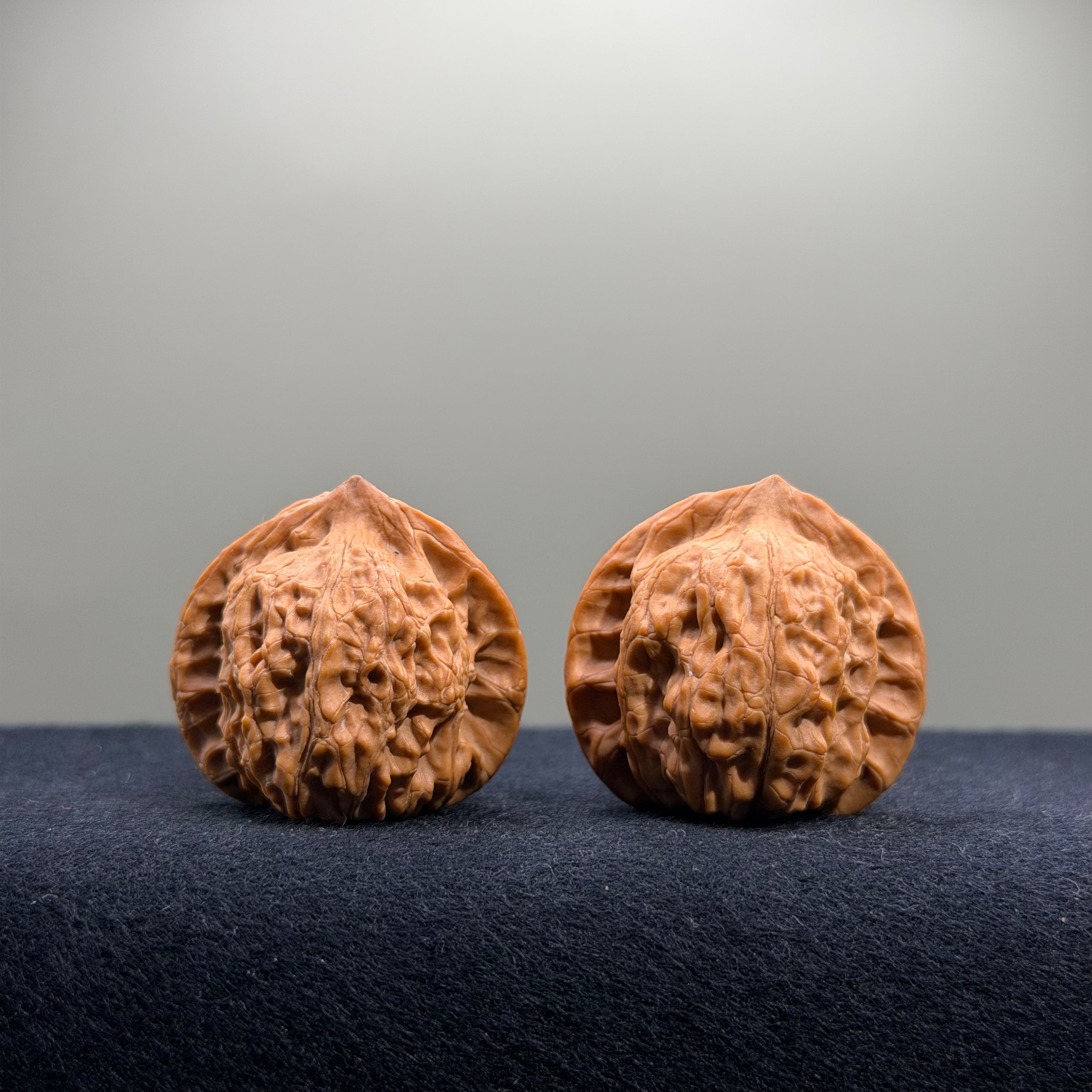 Lucky Coin Wenwan Walnut · 35mm · Natural · Premium Ritual