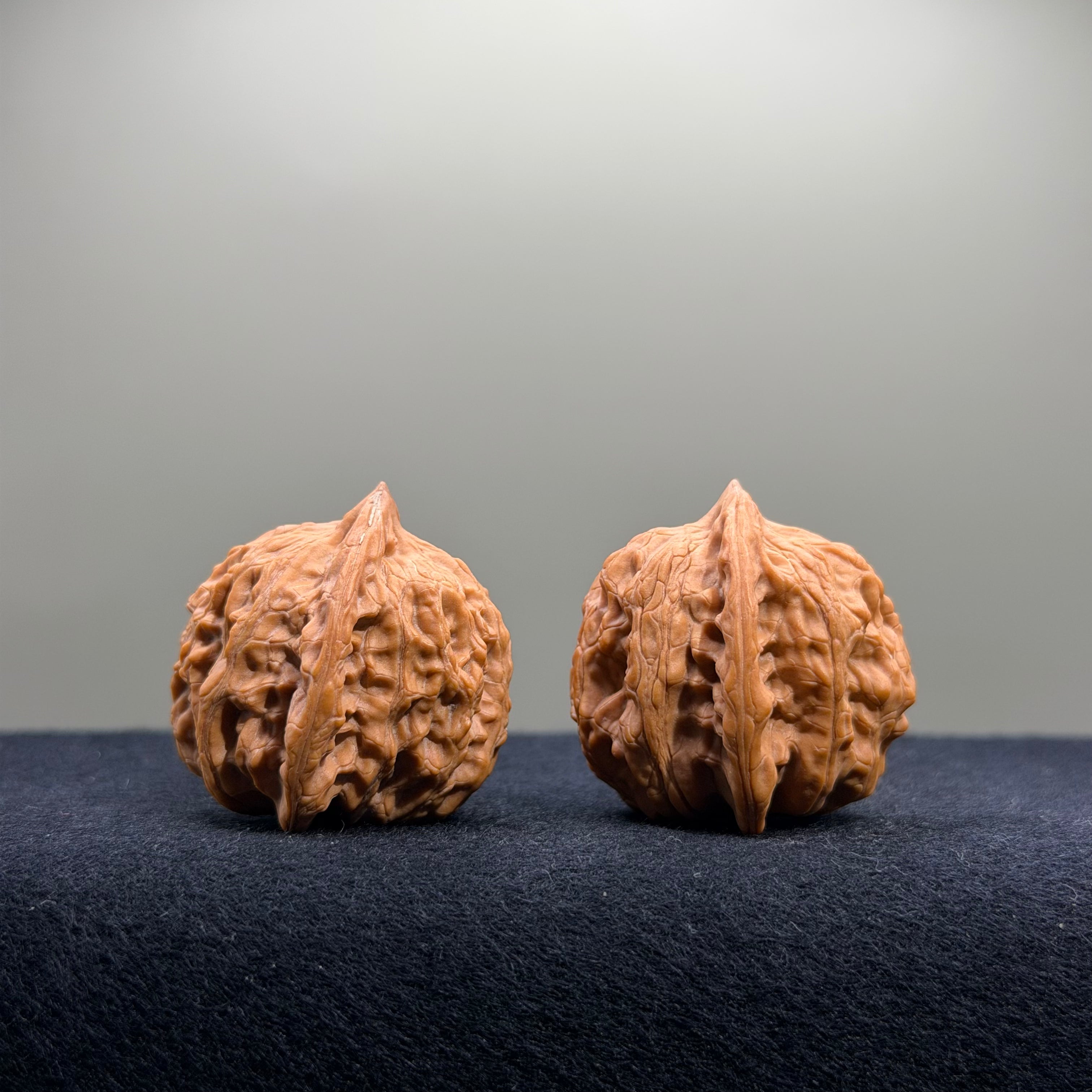 Lucky Coin Wenwan Walnut · 35mm · Natural · Premium Ritual