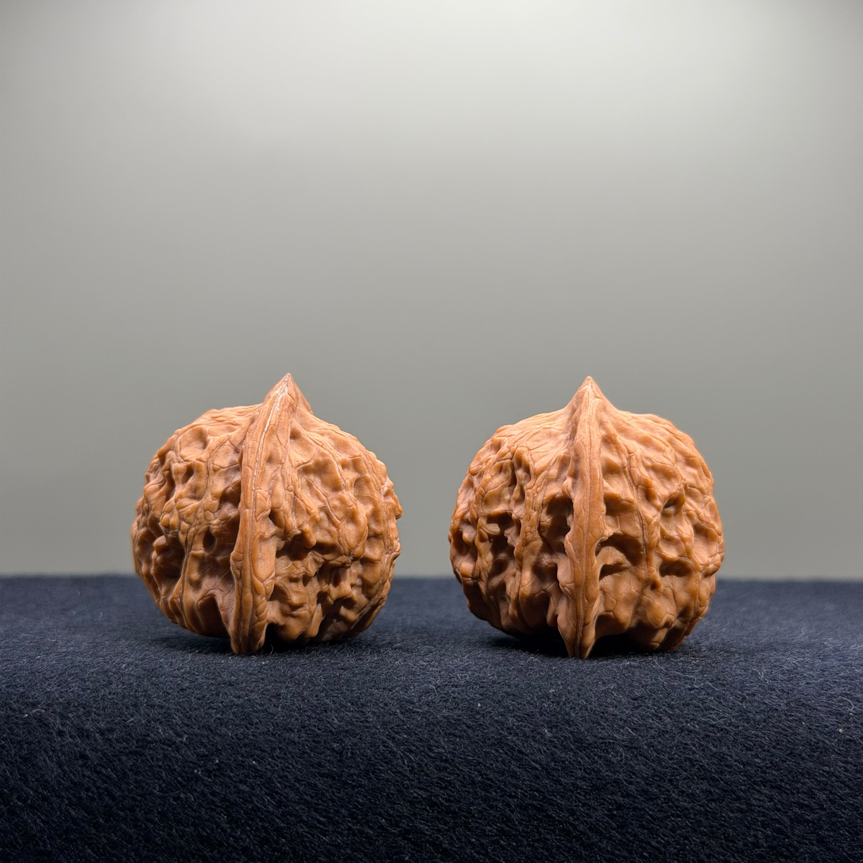 Lucky Coin Wenwan Walnut · 35mm · Natural · Premium Ritual