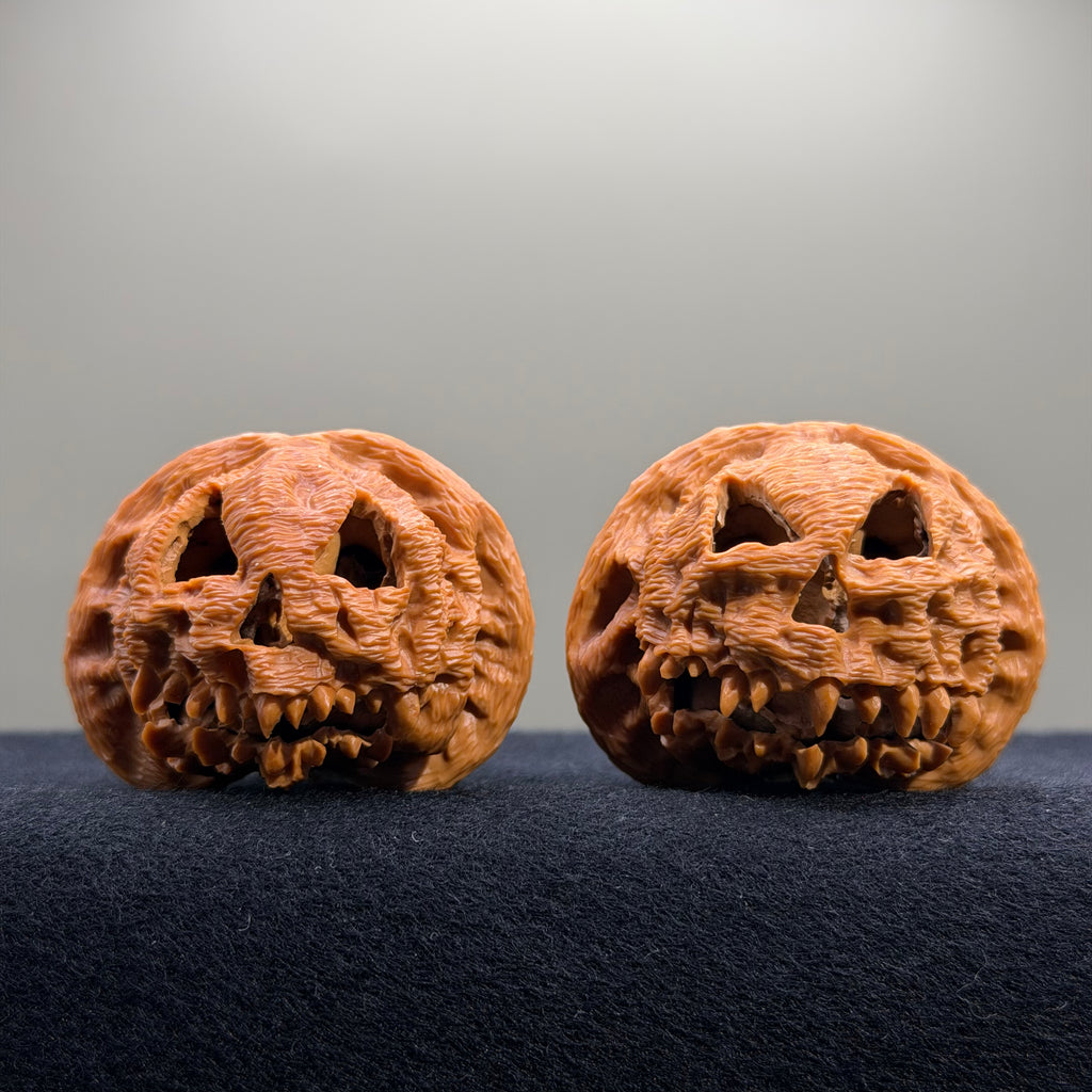 Halloween · Skull Lantern Wenwan Walnut · 45mm · Collector Ritual