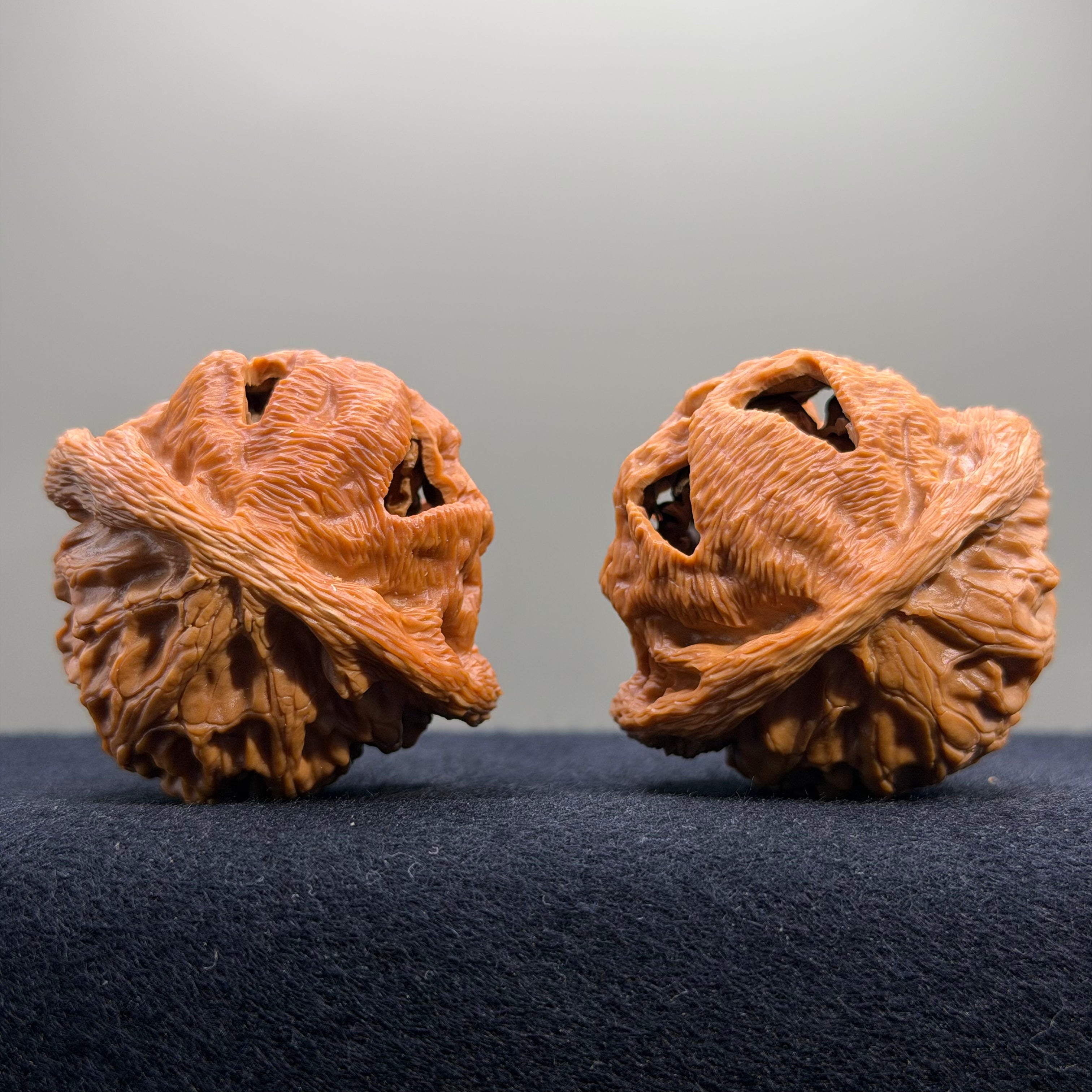 Halloween · Skull Lantern Wenwan Walnut · 45mm · Collector Ritual