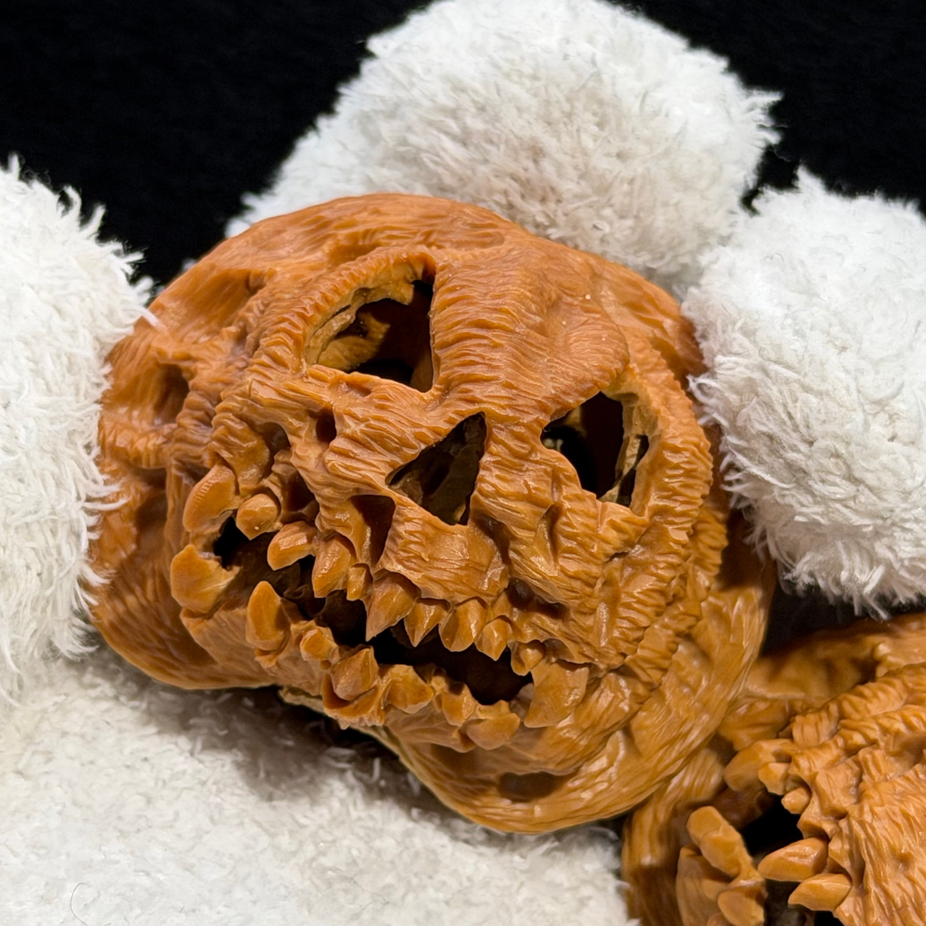 Halloween · Skull Lantern Wenwan Walnut · 45mm · Collector Ritual
