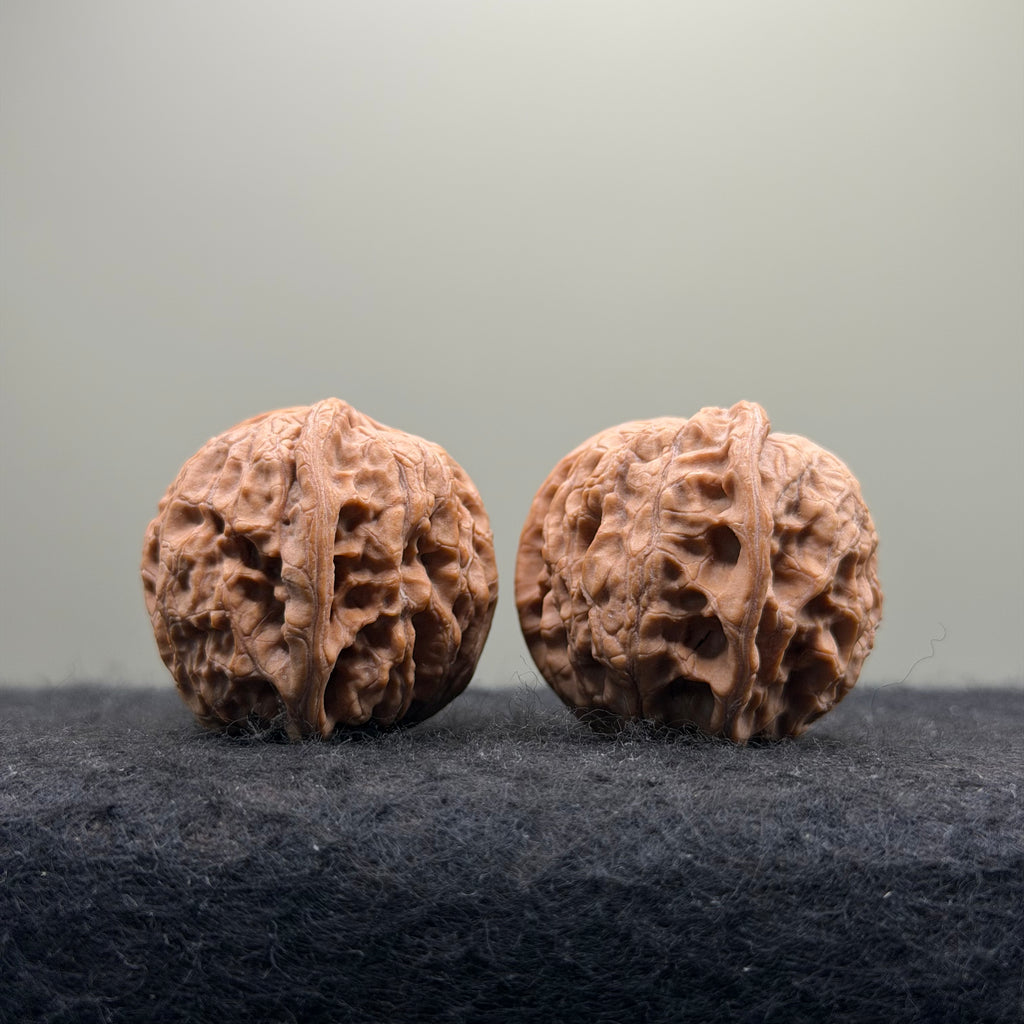 Three-Rib Wenwan Walnut · 38mm · Natural · Entry Ritual