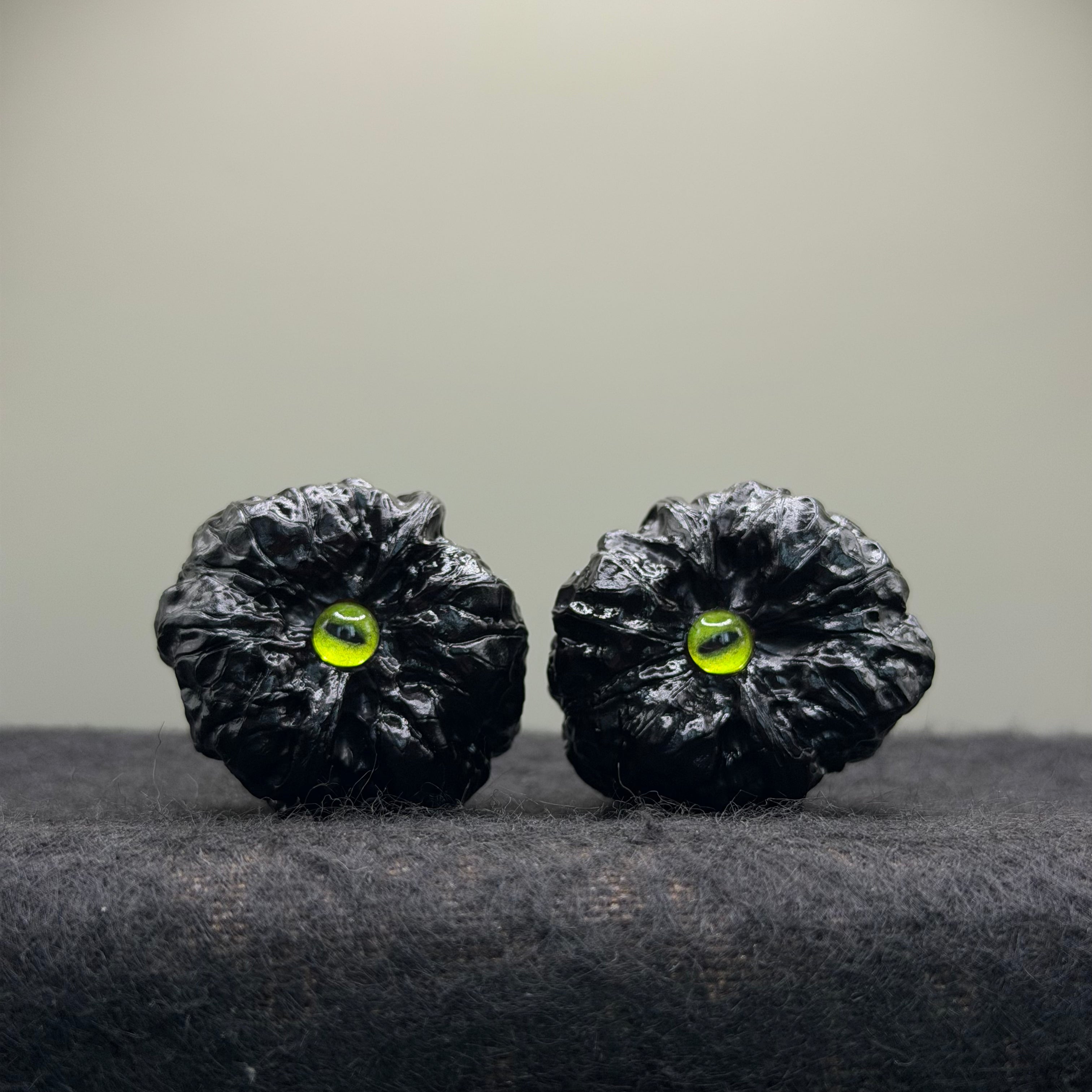 Ground Buried Cat's Eye Toad Head Wenwan Walnut · 33mm · Select Ritual