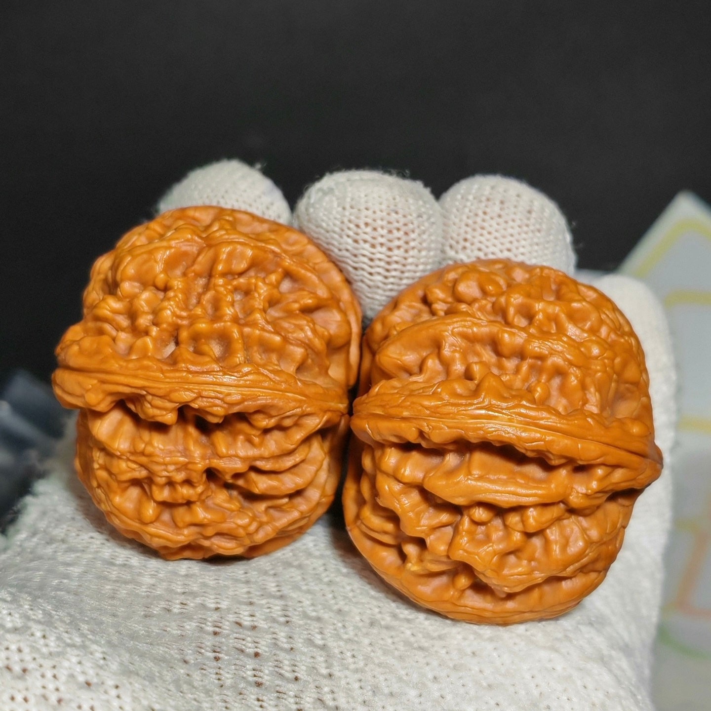 Red Koi Wenwan Walnut · 47mm · Natural · Sourcing Pick