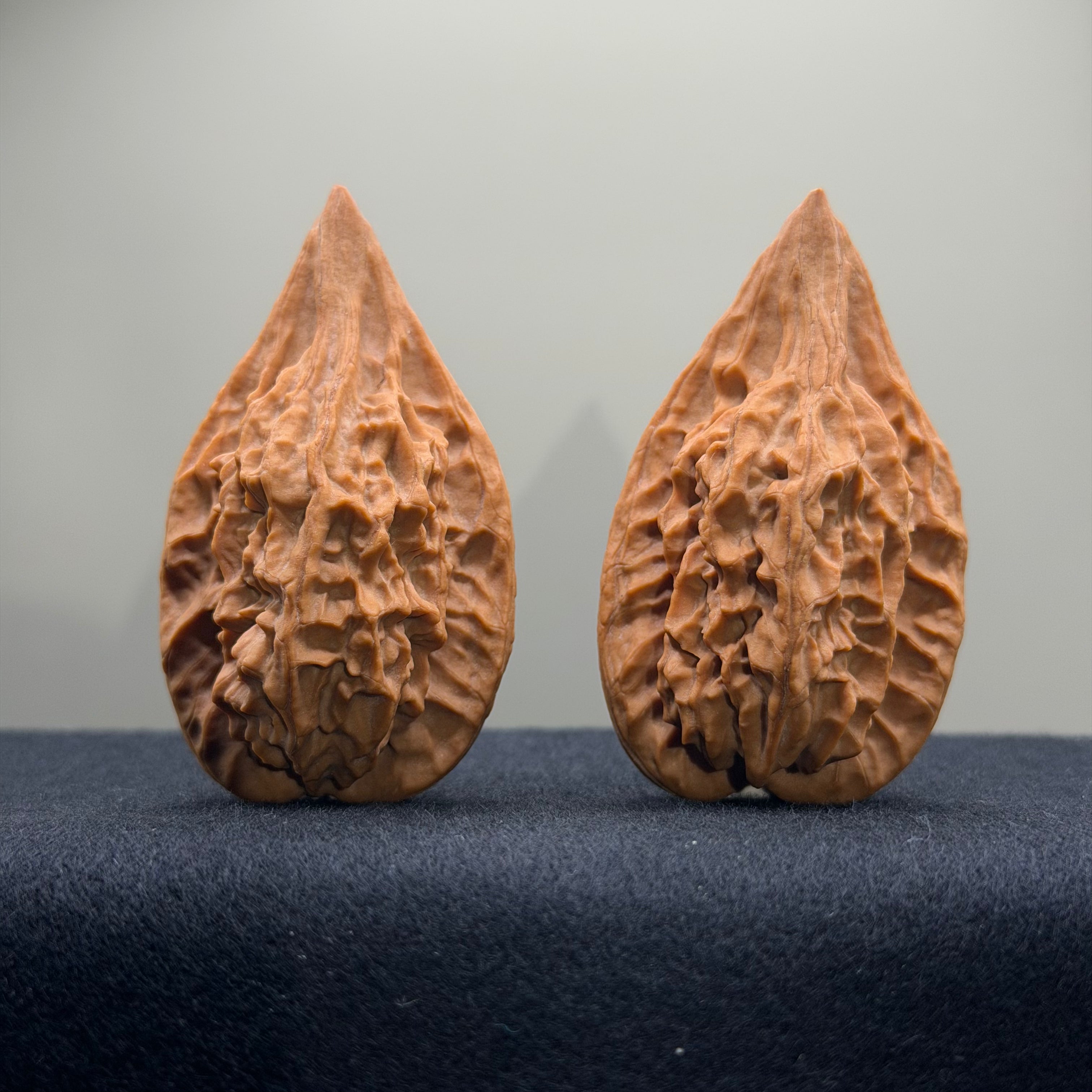 Red Tassel Spear Wenwan Walnut · 63mm · Natural · Premium Ritual
