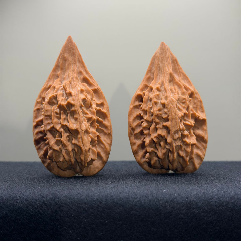 Red Tassel Spear Wenwan Walnut · 63mm · Natural · Premium Ritual