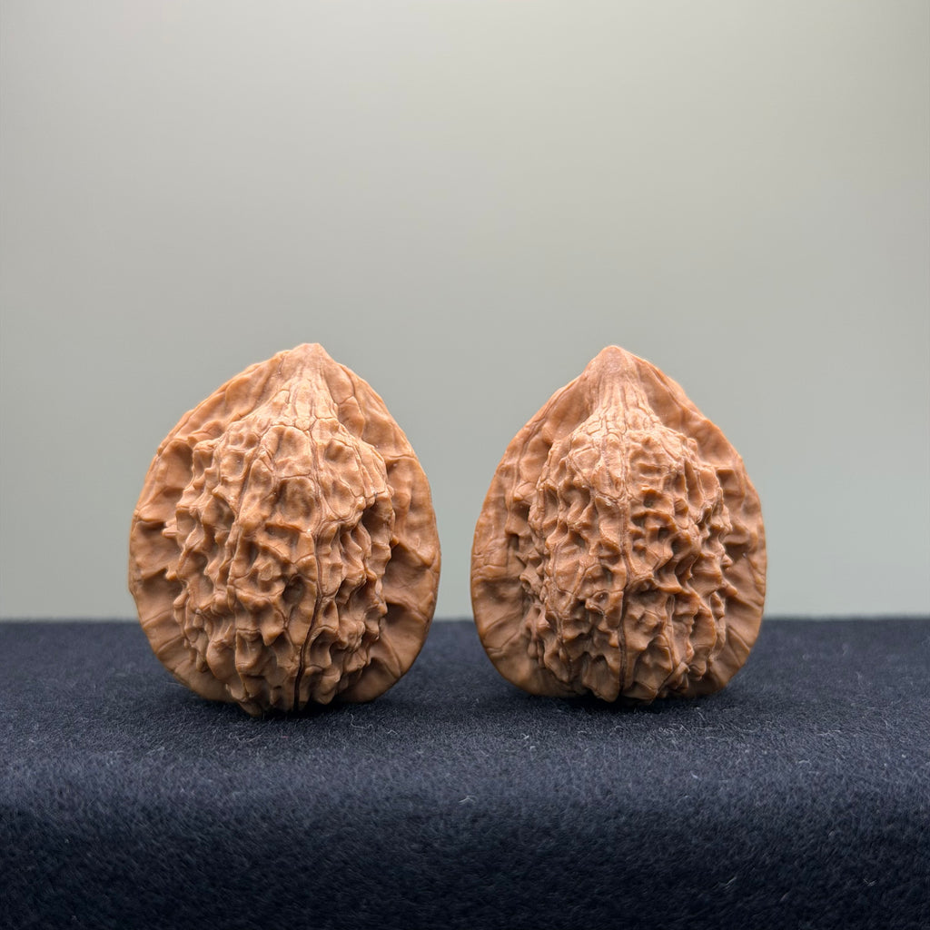 Vermilion Bird (Rosefinch) Wenwan Walnut · 32mm · Natural · Select Ritual