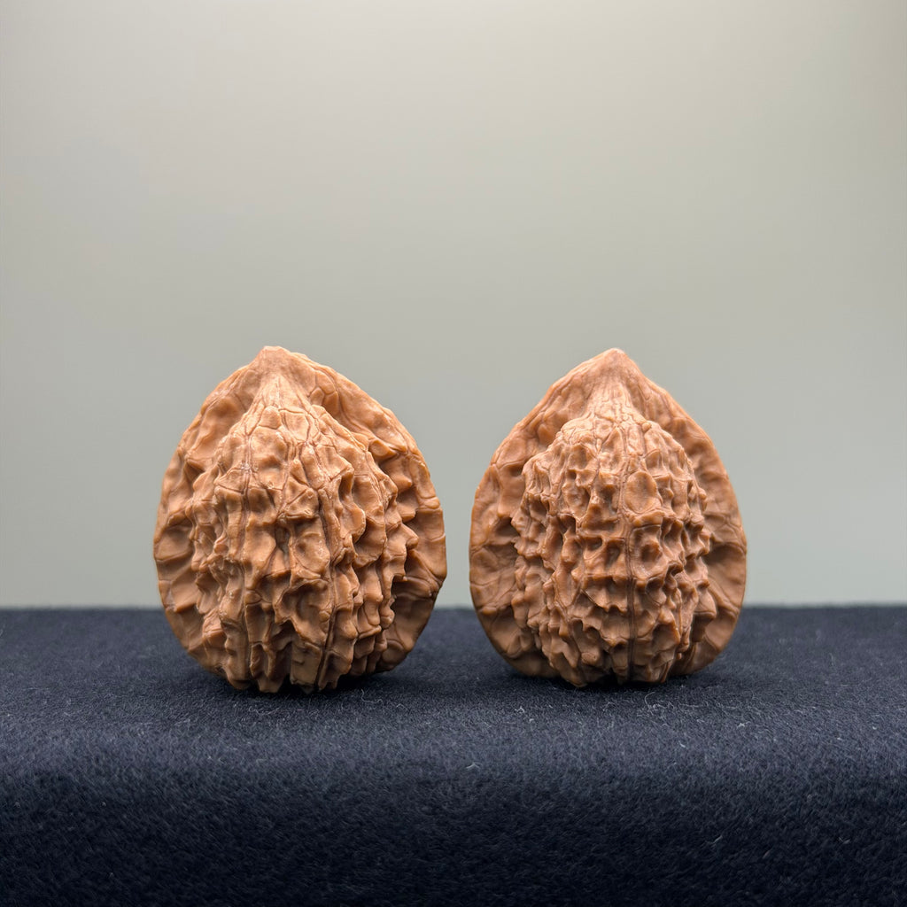 Vermilion Bird (Rosefinch) Wenwan Walnut · 32mm · Natural · Select Ritual