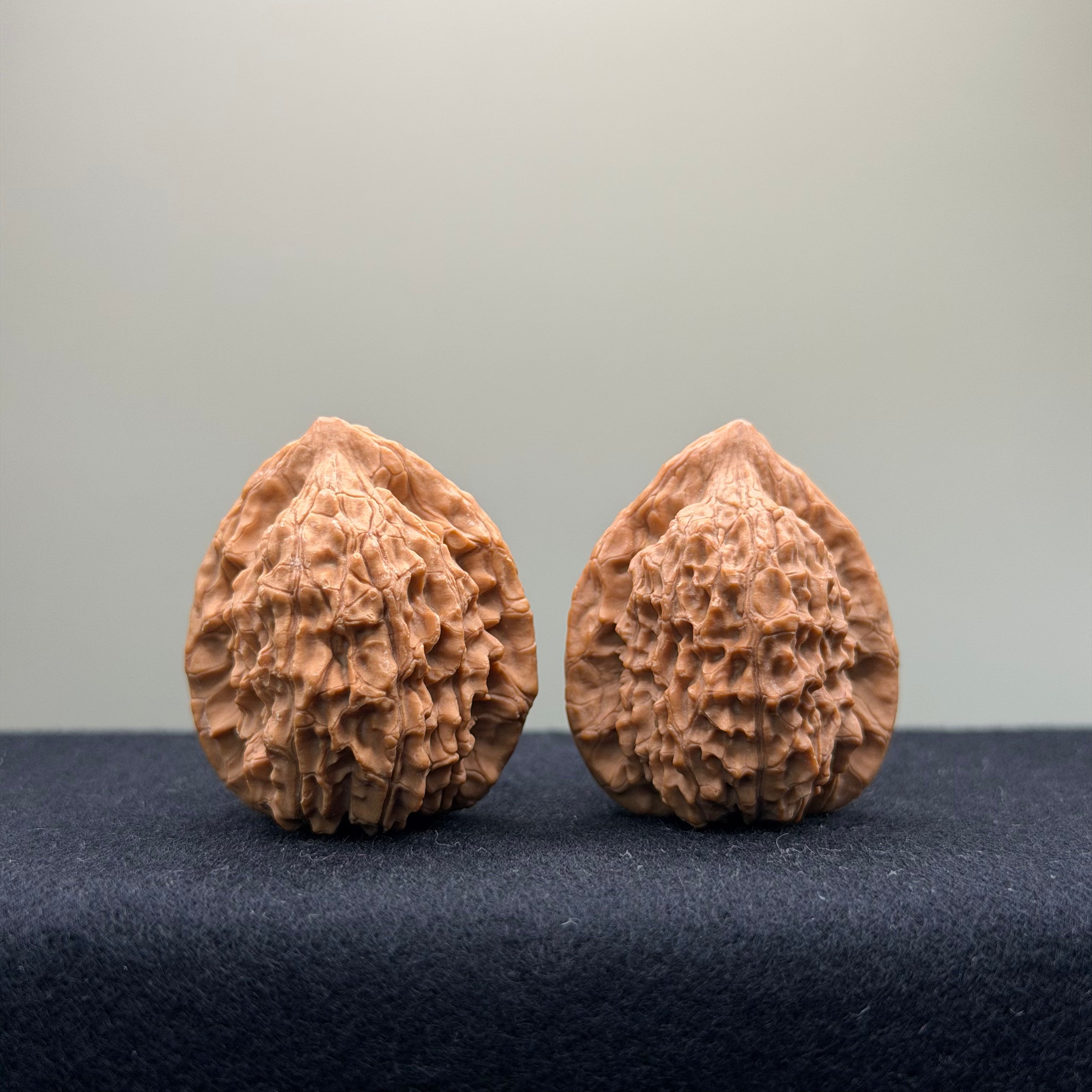 Vermilion Bird (Rosefinch) Wenwan Walnut · 32mm · Natural · Select Ritual