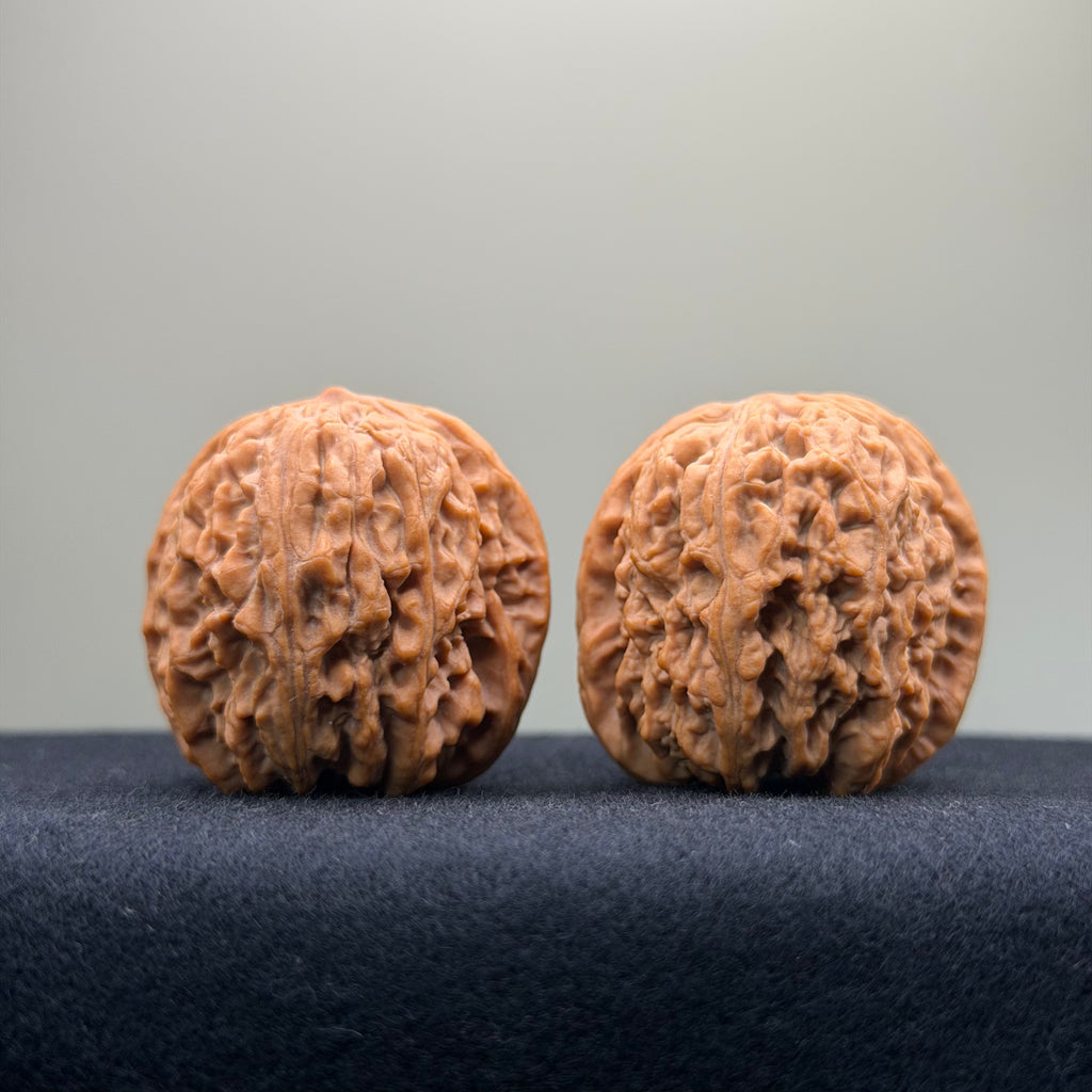 Kirin Pillow Wenwan Walnut · 37mm · Natural · Select Ritual