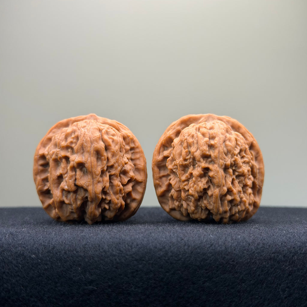 Kirin Pillow Wenwan Walnut · 37mm · Natural · Select Ritual