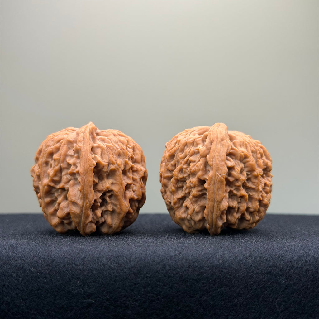 Kirin Pillow Wenwan Walnut · 37mm · Natural · Select Ritual