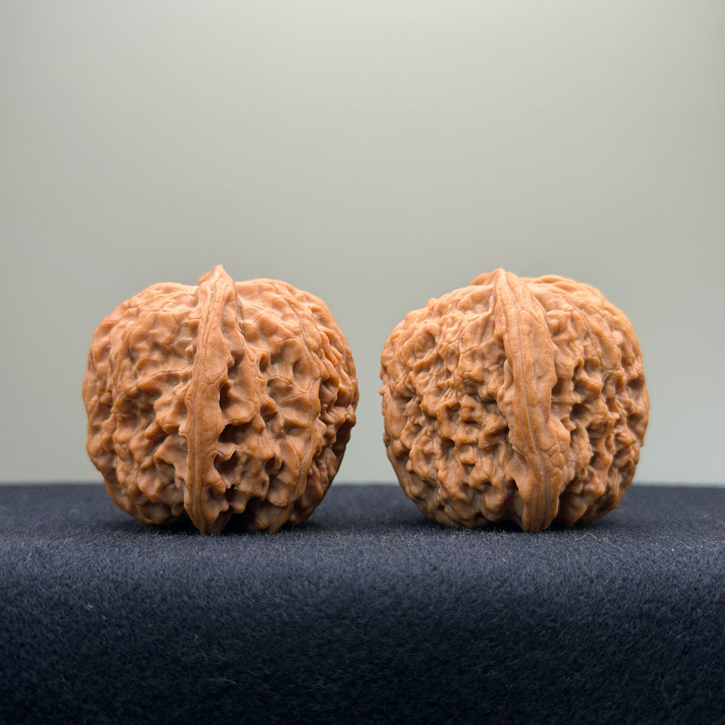 Kirin Pillow Wenwan Walnut · 37mm · Natural · Select Ritual