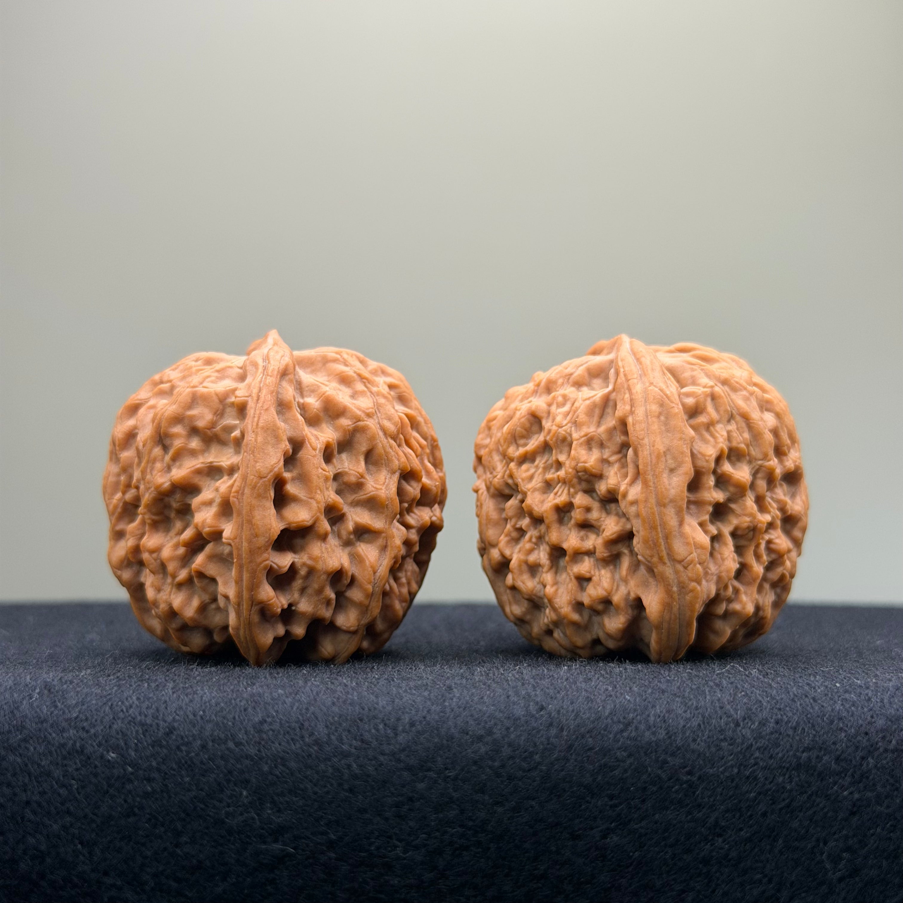 Kirin Pillow Wenwan Walnut · 37mm · Natural · Select Ritual