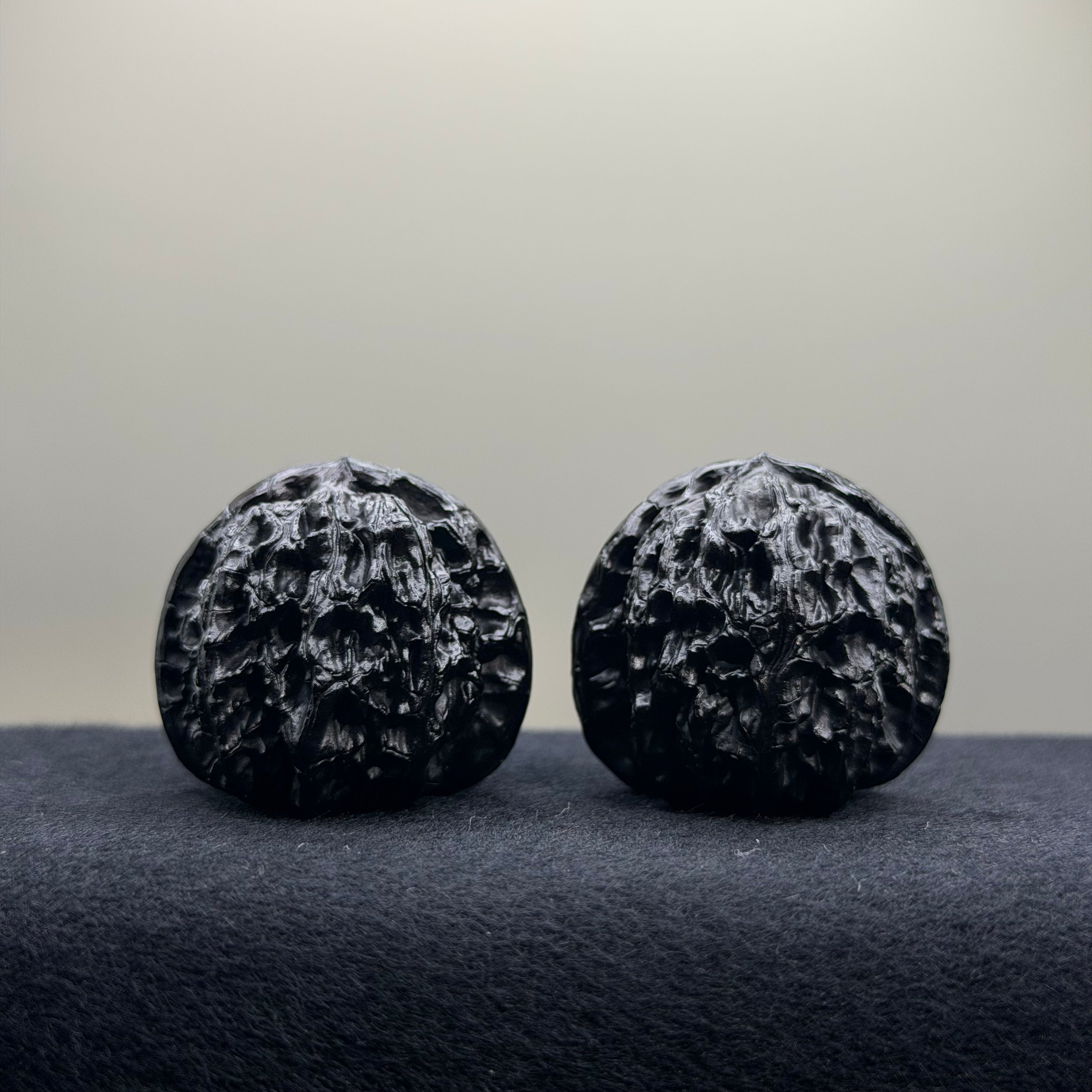 Ground Buried White Lion Wenwan Walnut · 35mm · Select Ritual