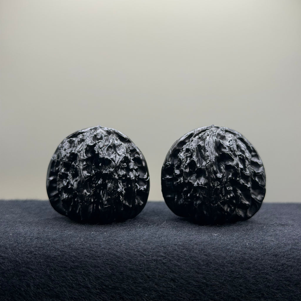 Ground Buried White Lion Wenwan Walnut · 35mm · Select Ritual