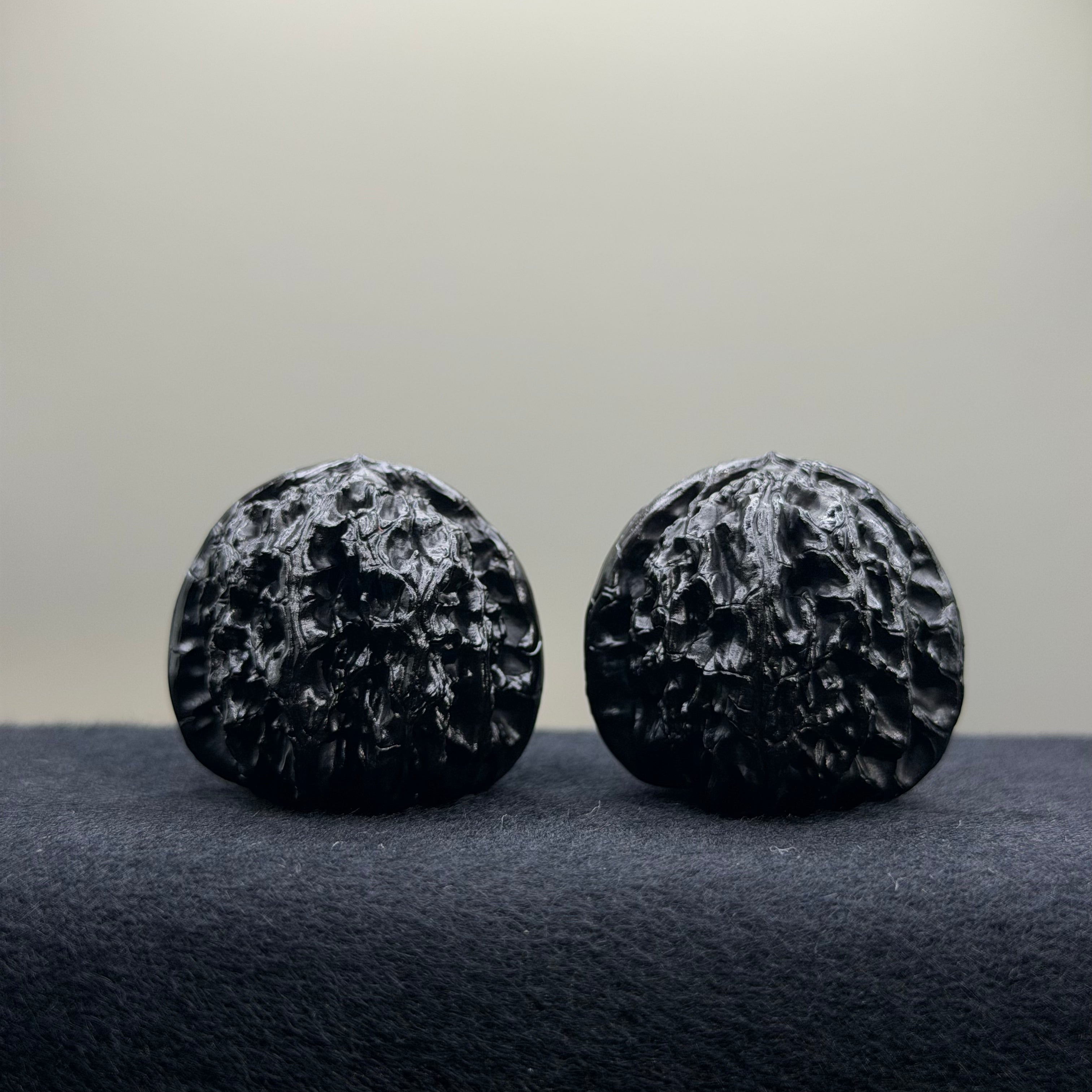 Ground Buried White Lion Wenwan Walnut · 35mm · Select Ritual