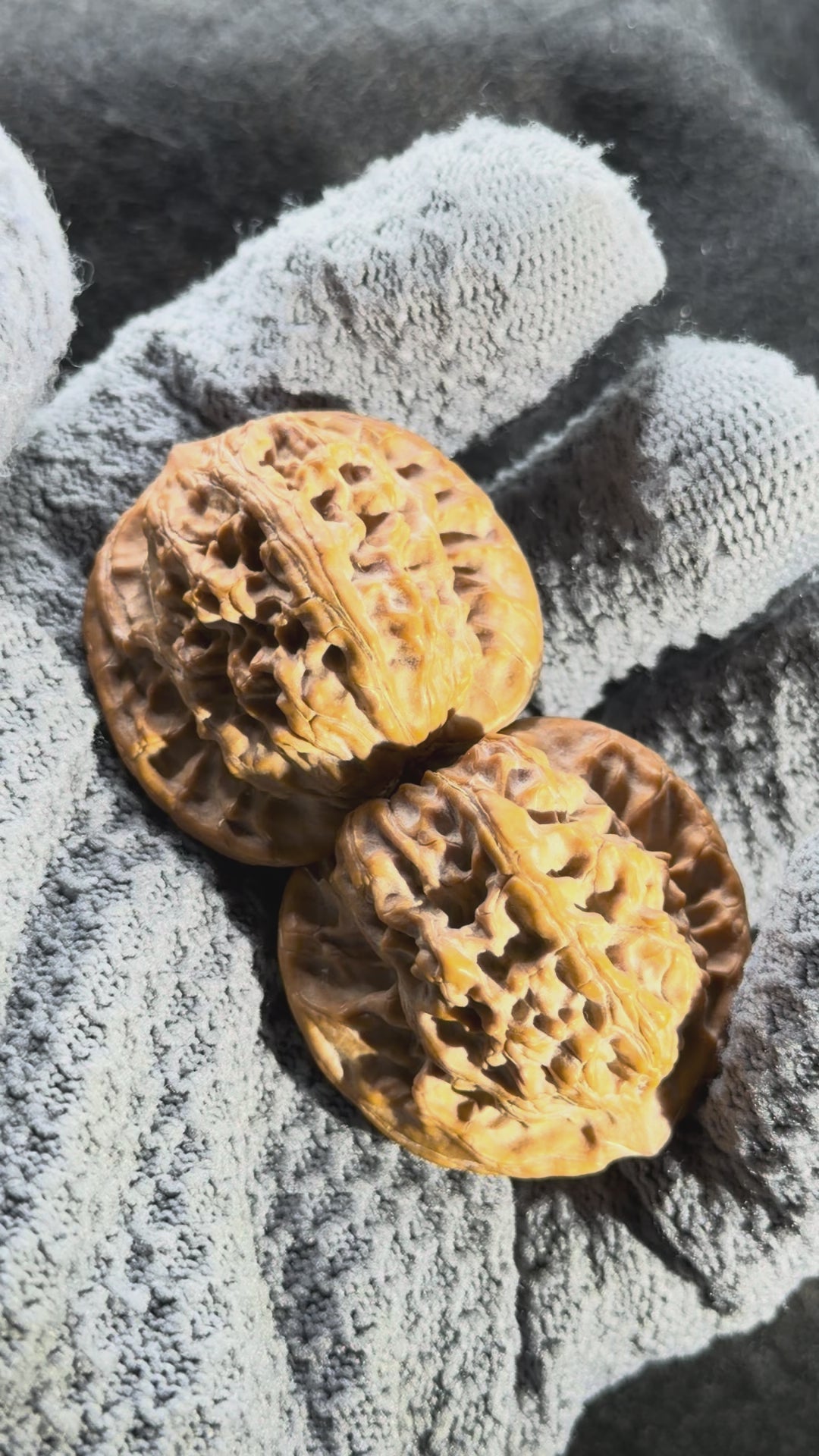 Guardian Tiger Wenwan Walnut · 37mm · Natural · Premium Ritual