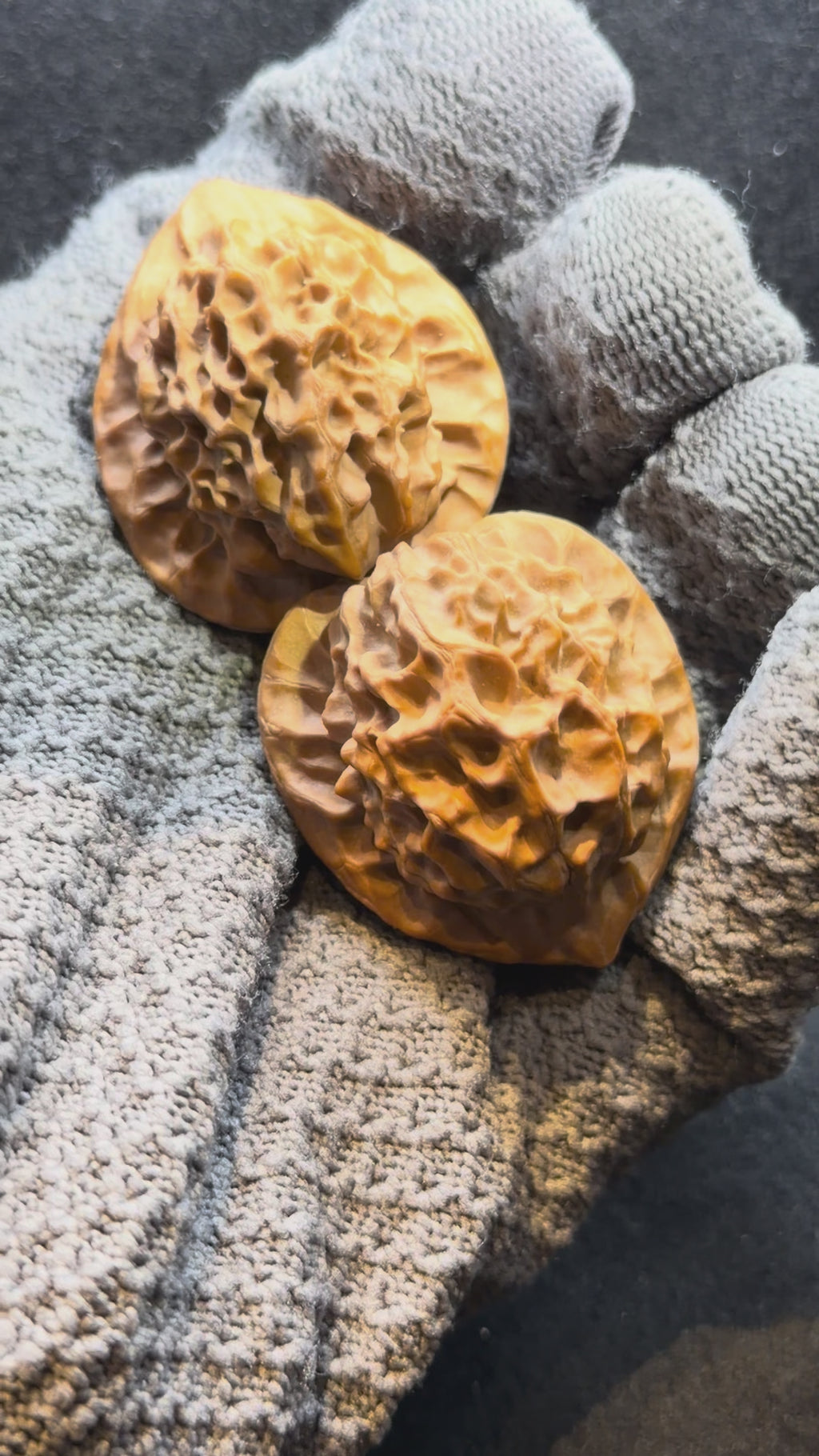 Dragon Scale Lion Head Wenwan Walnut · 35mm · Natural · Collector Ritual