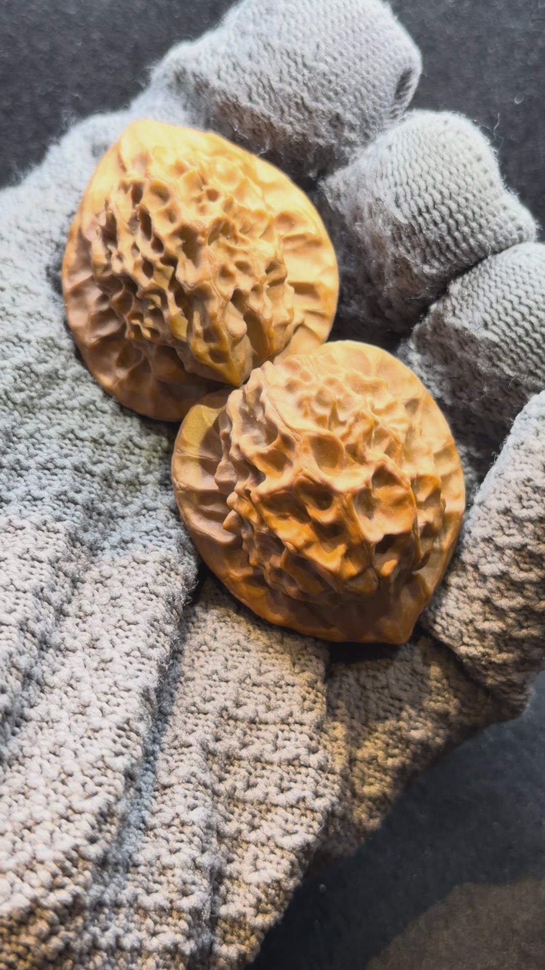 Dragon Scale Lion Head Wenwan Walnut · 35mm · Natural · Collector Ritual