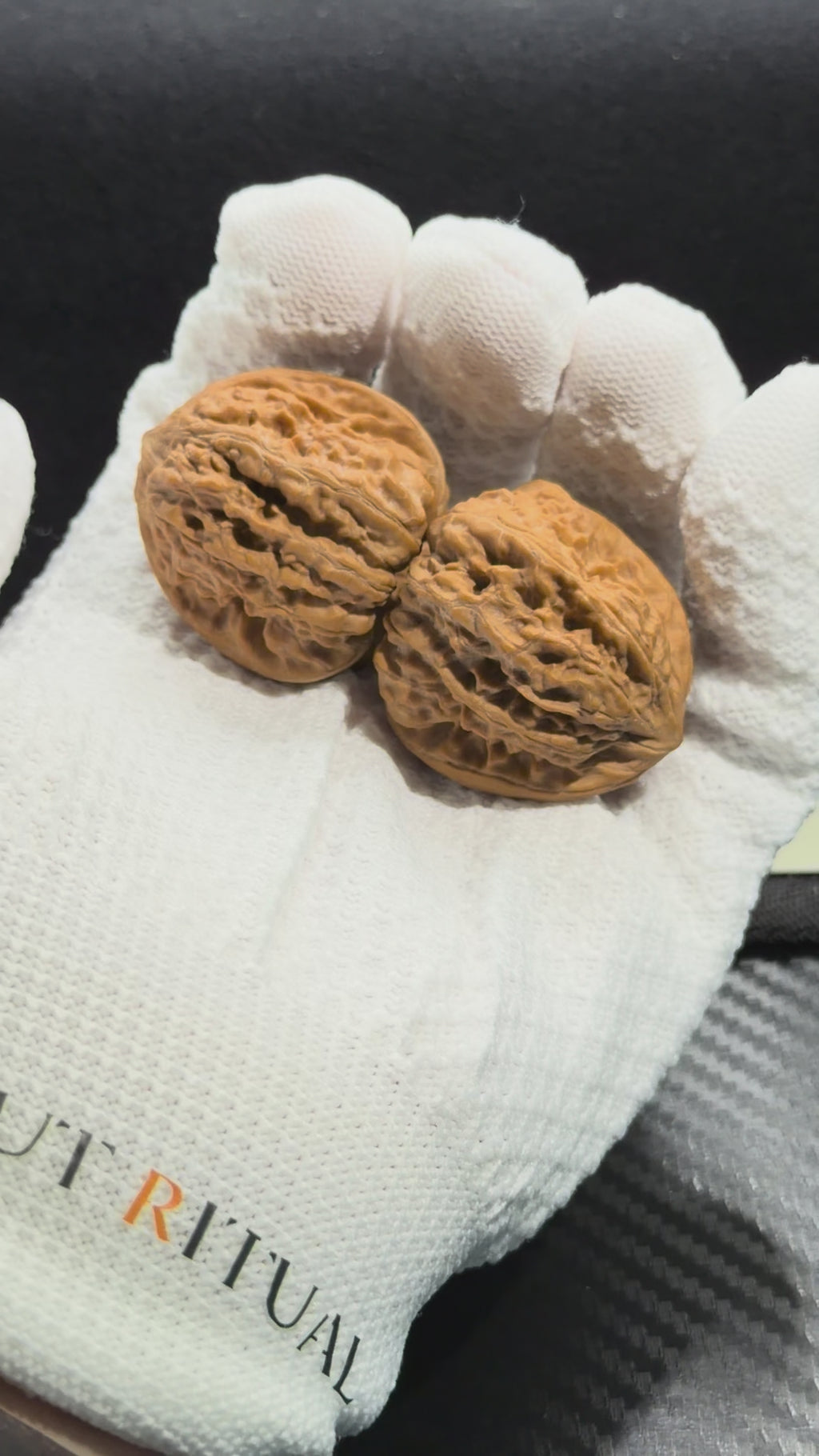 Pinggu Concave Base Wenwan Walnut · 35mm · Natural · Premium Ritual