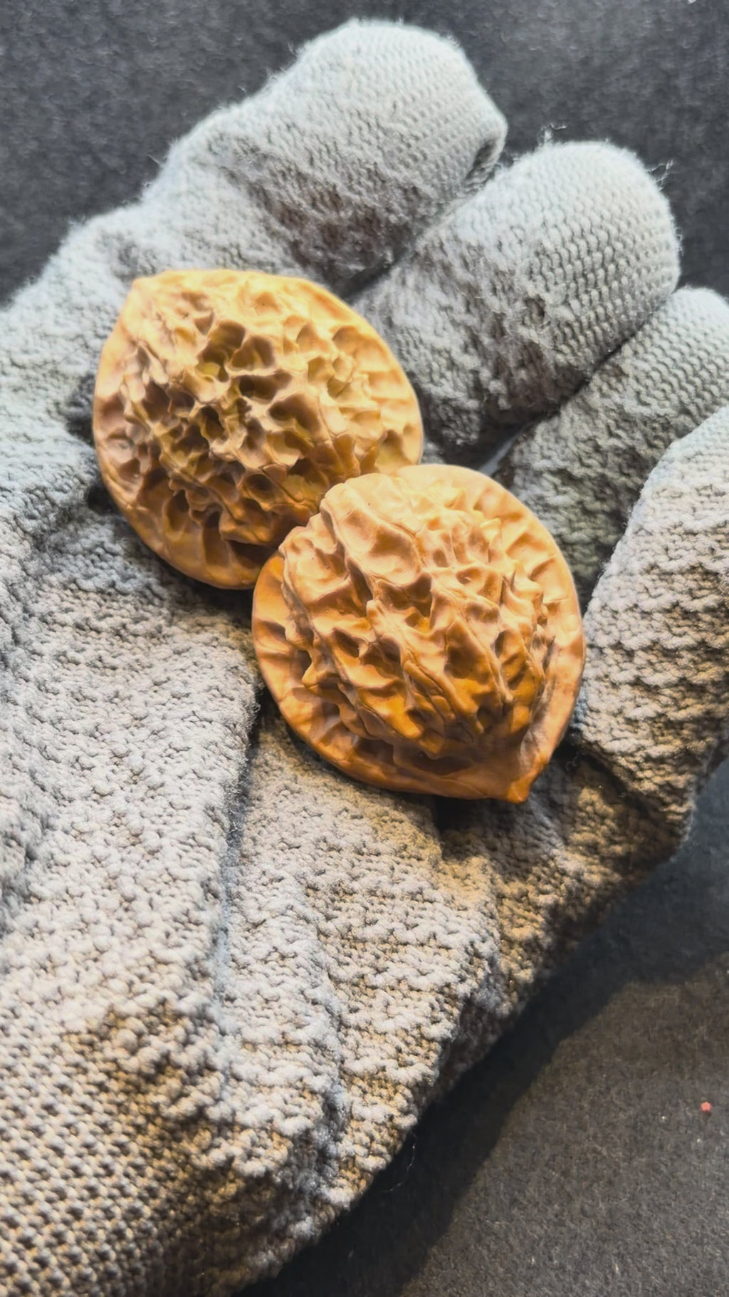Dragon Scale Lion Head Wenwan Walnut · 34mm · Natural · Collector Ritual