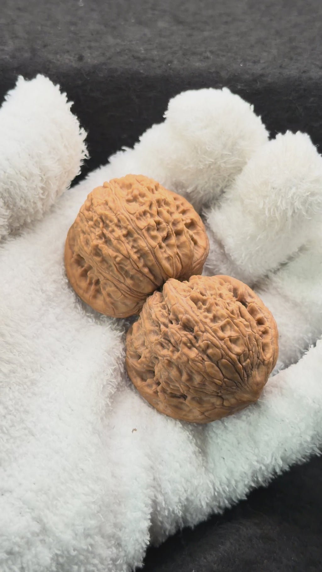 Loach Back Wenwan Walnut · 37mm · Natural · Entry Ritual