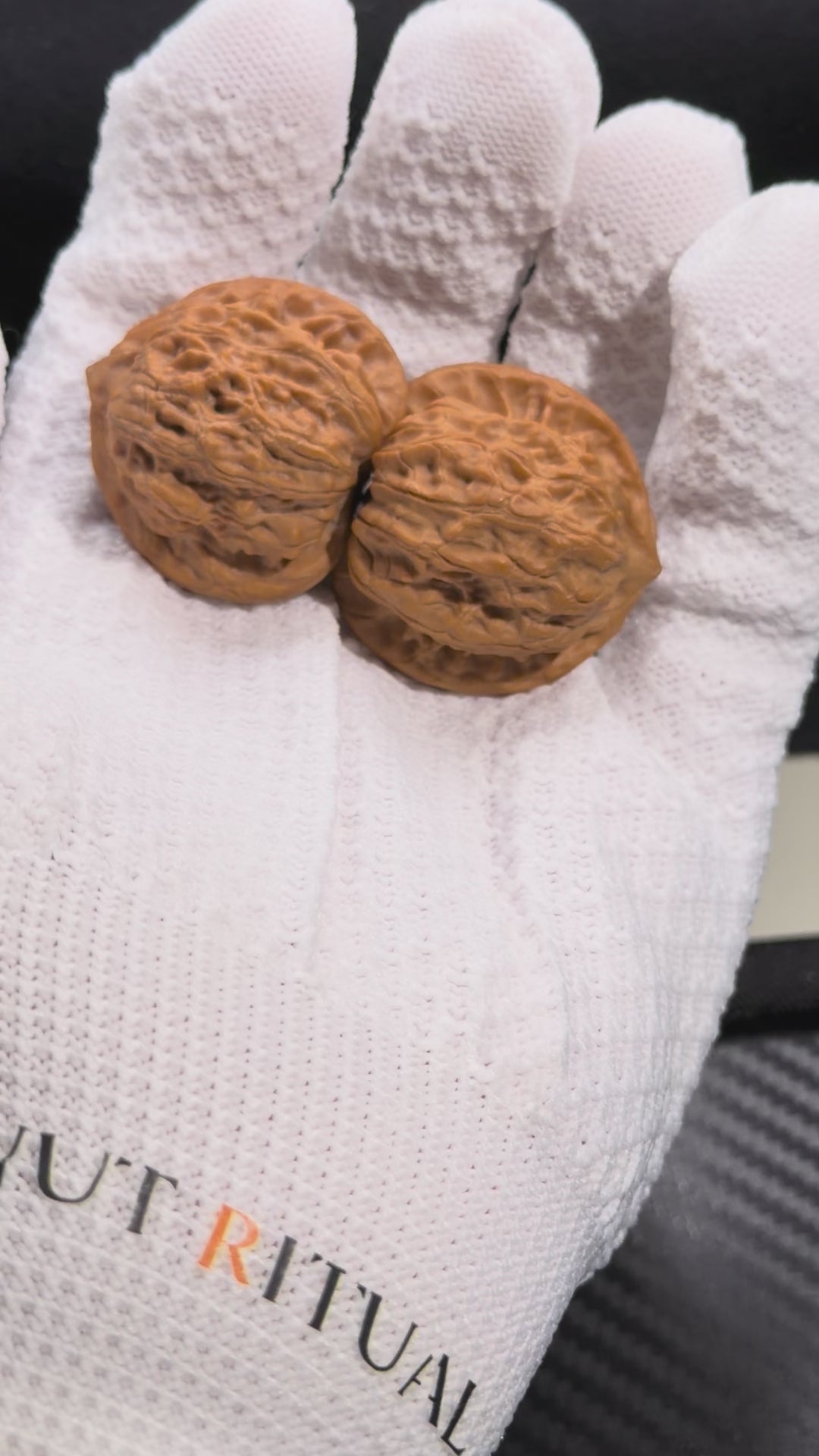 Lucky Coin Wenwan Walnut · 35mm · Natural · Premium Ritual