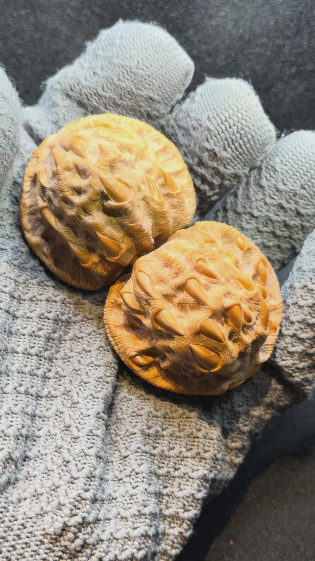 Dragon Claw Carved White Lion Wenwan Walnut · 42mm · Collector Ritual