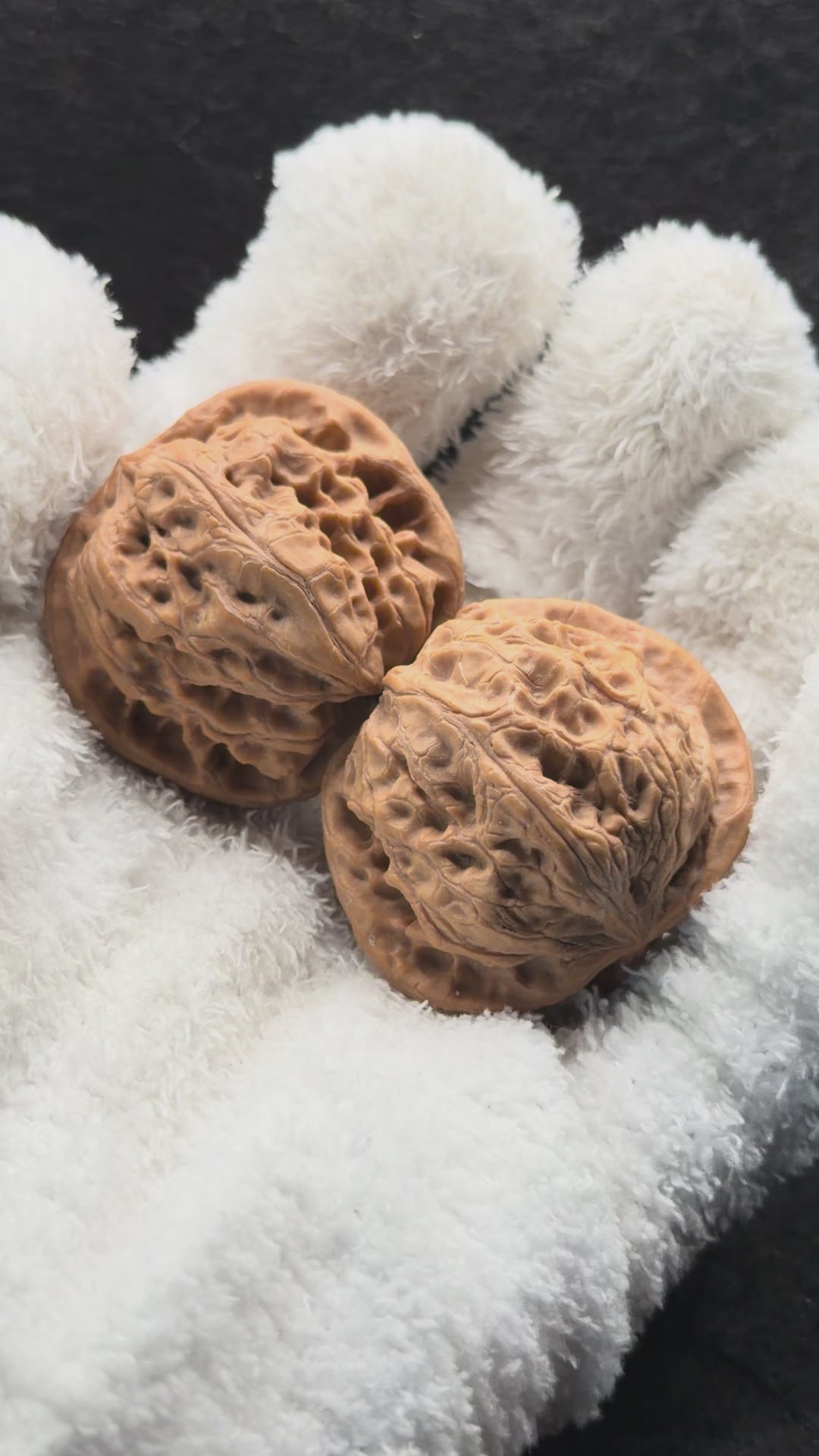 Three-Rib Wenwan Walnut · 38mm · Natural · Entry Ritual
