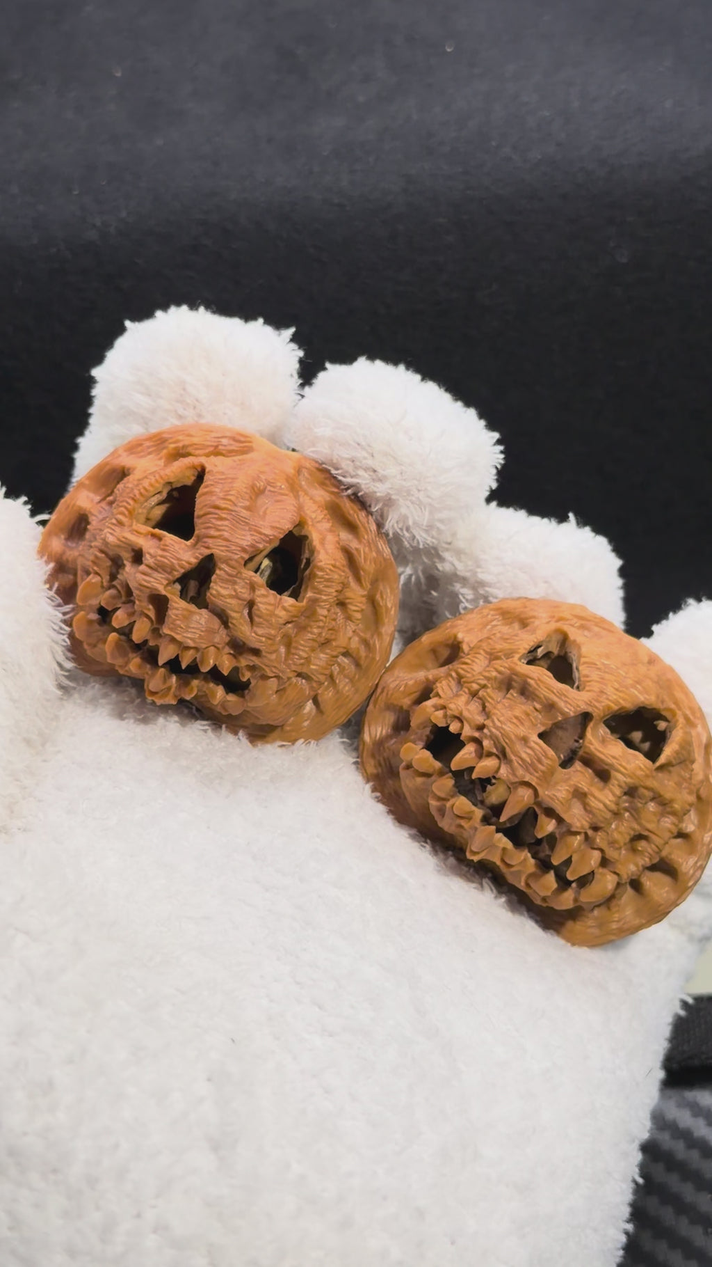 Halloween · Skull Lantern Wenwan Walnut · 45mm · Collector Ritual