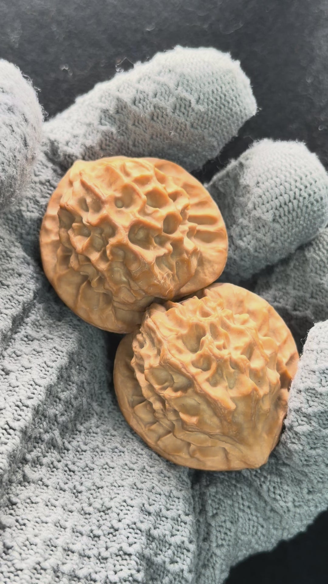 Dragon Scale Wenwan Walnut · 38mm · Natural · Collector Ritual
